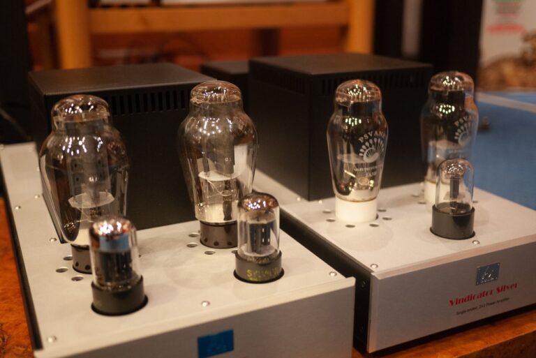Audio Note 'Conqueror' 300B stereo amplifier and 'Vindicator Silver' 2A3 power amp
