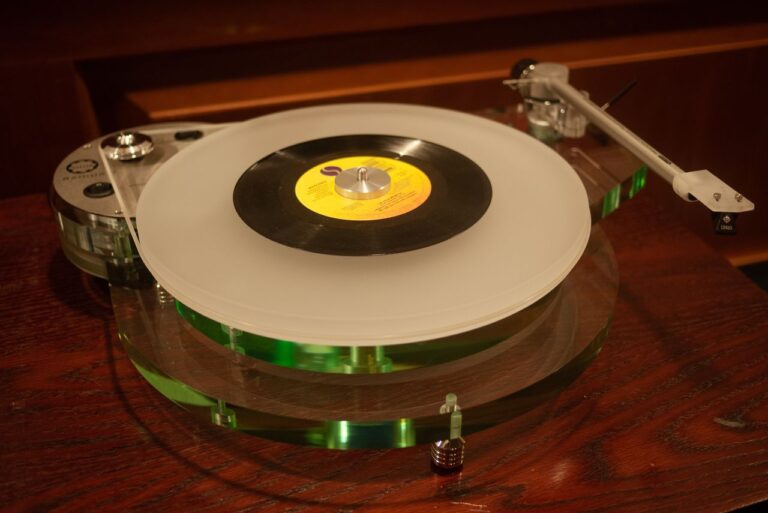Roksan 'Radius 7' turntable