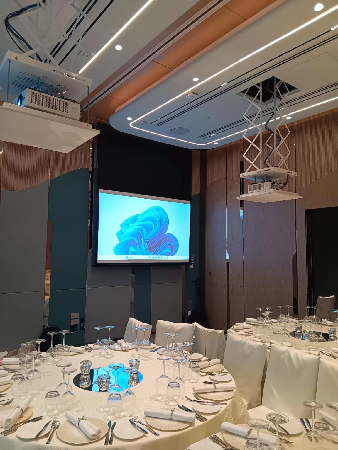 J22049_08d_2F-MFrooms